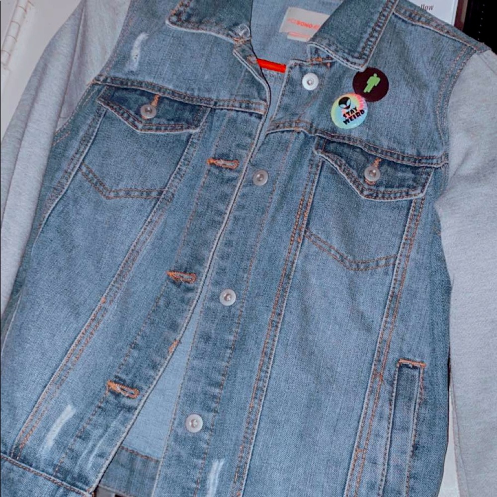 Jean Jacket with two free pins